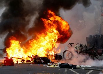 Sigue el enfrentamiento entre miembros de la comunidad Kurda y Policías en París por segundo día consecutivo