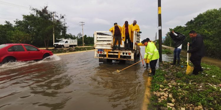 Atención permanente por lluvias en Cancún