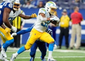 Chargers superan a los Colts y avanza a la postemporada