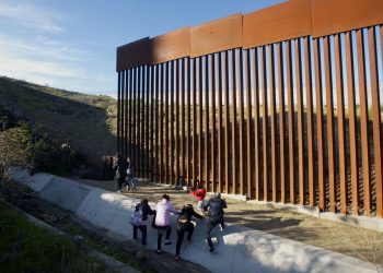 La Corte Suprema de Estados Unidos dictaminó mantener Título 42 para bloquear la entrada de migrantes