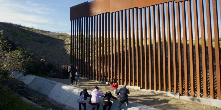 La Corte Suprema de Estados Unidos dictaminó mantener Título 42 para bloquear la entrada de migrantes