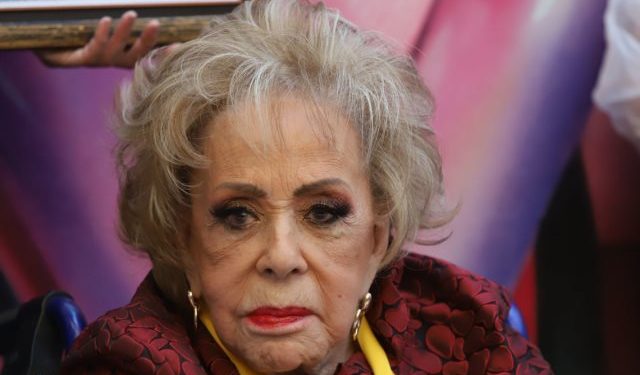 Alejandra Guzmán anunció que Silvia Pinal está enferma