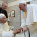 El papa Francisco pidió rezar por Benedicto XVI al revelar que está «muy enfermo»