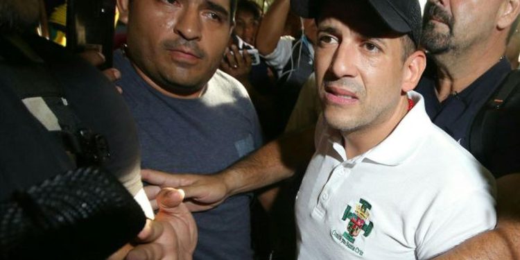 Autoridades Bolivianas detienen al gobernador de Santa Cruz, Luis Fernando Camacho