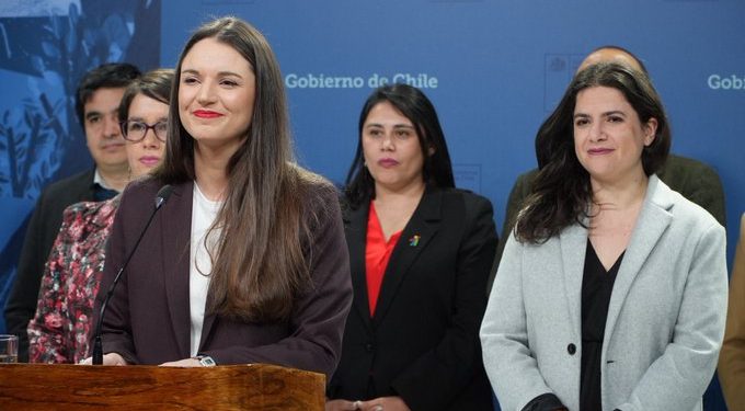 La primera dama Irina Karamanos anuncia cierre de su oficina y finaliza sus funciones oficiales