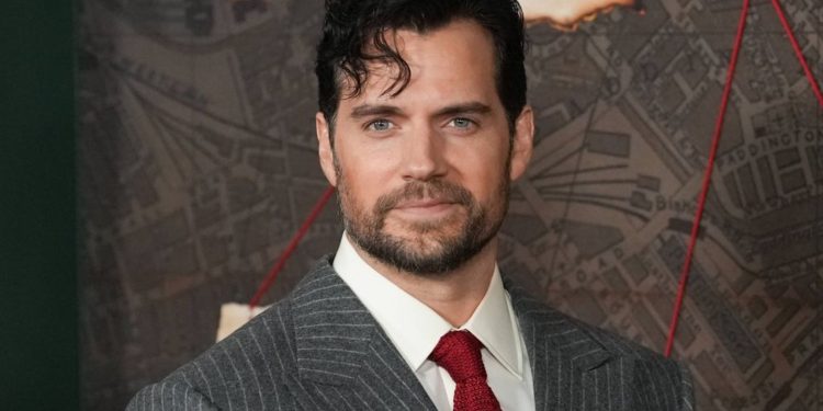 Henry Cavill fue coronado como el hombre más guapo del mundo durante este 2022