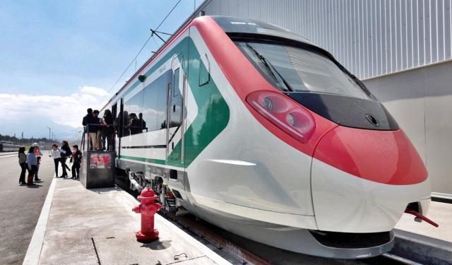 «En un año nos vamos a estar subiéndonos» al tren México-Toluca anunció López Obrador en su última conferencia del año desde Palacio Nacional