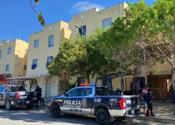 Encuentran a dos hombres ejecutados en un departamento en la Región 251 de Cancún