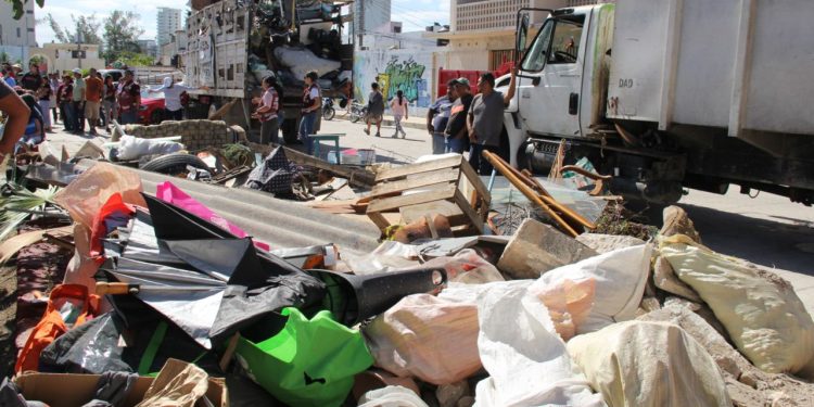 Proporciona gobierno municipal jornada integral de servicios públicos en la colonia Donceles 28