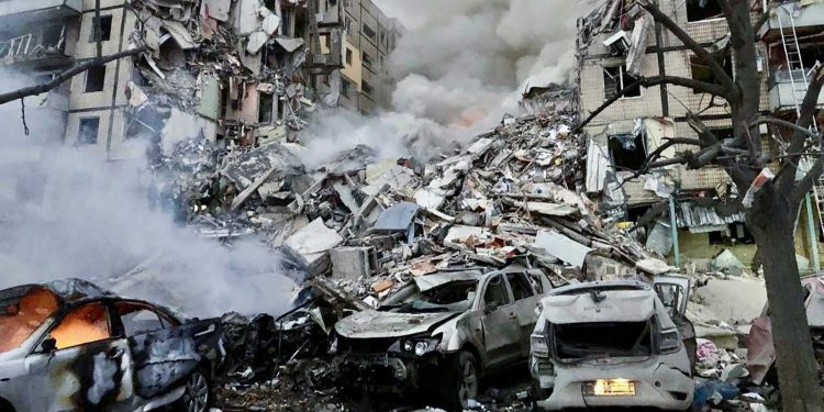 Anuncia Ucrania fin al servicio de rescate en escombros tras bombardeo