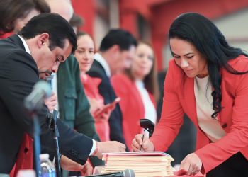 Se registra Alejandra Del Moral como precandidata a gubernatura del Edomex