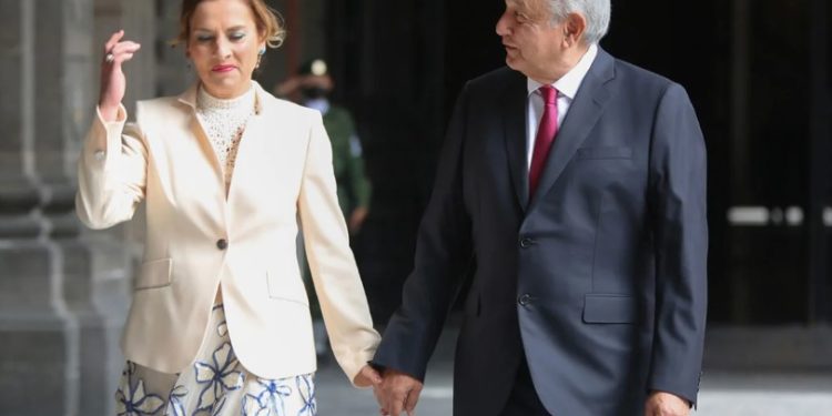 AMLO aclara supuesto despido de Beatriz Gutiérrez Müller de la 4T