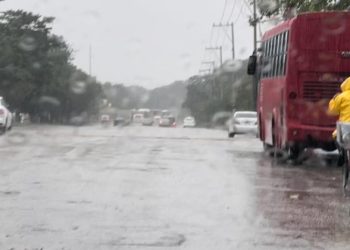 Fuertes lluvias y encharcamientos importantes deja Frente Frío número 27 en Cancún este viernes