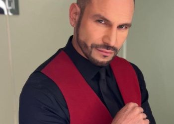 Rafael Amaya es criticado en redes sociales por exceso de Photoshop en selfie