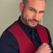 Rafael Amaya es criticado en redes sociales por exceso de Photoshop en selfie