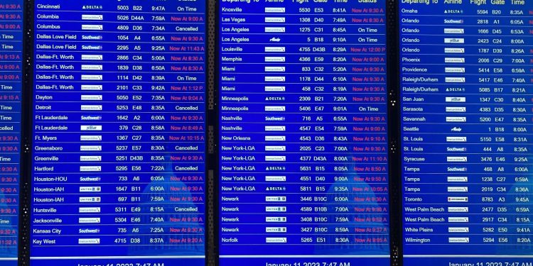 Tras falla de la FAA reanudan vuelos de Estados Unidos