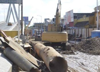 Locatarios de la Av. Adolfo Ruiz Cortines muestras preocupación por derrumbe de obra