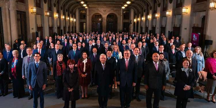 Presentará un plan a Estados Unidos para que 1.25 millones de mexicanos obtengan la ciudadanía estadunidense