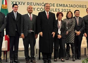 Marcelo Ebrard llamó al cuerpo diplomático a defender en el exterior la grandeza de México y contribuir a frenar el flujo de armas