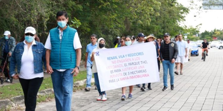 Vecinos del fraccionamiento Altabrisa se manifestaron en contra del proyecto «Tho’, Parque para Todos»