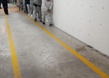 Tras motín trasladan a 191 reos del penal de Ciudad Juárez a prisiones federales