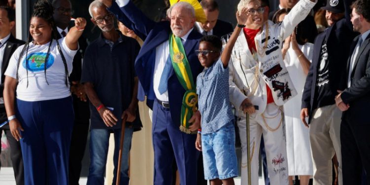 Lula da Silva asume la presidencia por tercera vez prometiendo sacar a Brasil de la «ruina»