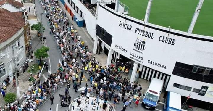 La despedida a Pelé se extenderá hasta el martes por la mañana y luego será sepultado para su descanso final