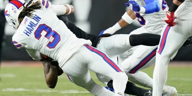 El jugador Damar Hamlin sufrió un paro cardiaco luego de un golpe en el partido contra Cincinnati
