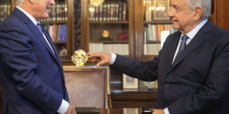 Se reúne AMLO con el embajador Ken Salazar en Palacio Nacional