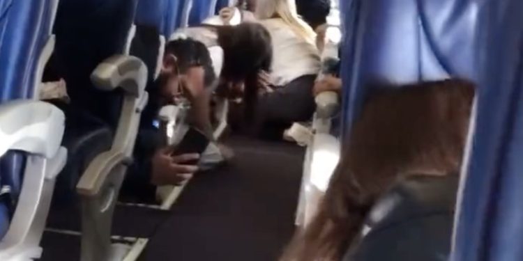 Pasajeros viven un momento de pánico durante balacera en aeropuerto de Culiacán