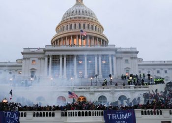 Demandan a Trump por la familia del oficial que murió en el Capitolio hace dos años