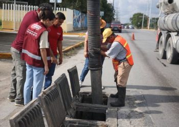 Refuerza Ana Patricia Peralta trabajos de desazolve de pozos en Cancún