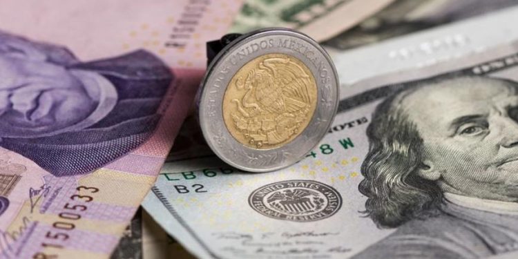 Inicia en 18.7937 pesos en precio del dólar en bancos de México