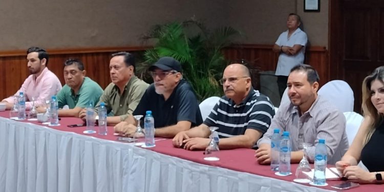Grupo «#QueSigaLópez» llega a Quintana Roo.