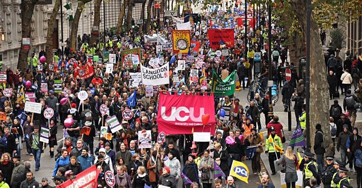 Gran Bretaña registra histórica huelga por el ascendente costo de vida