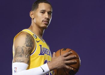 Juan Toscano forma parte del triple intercambio que se realizó entre los Lakers, y es transferido al Jazz de Utah