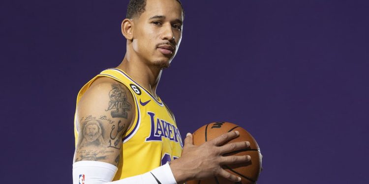 Juan Toscano forma parte del triple intercambio que se realizó entre los Lakers, y es transferido al Jazz de Utah
