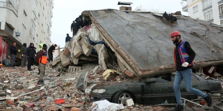 Más de 20 mil personas han muerto a causa del potente sismo en Turquía y Siria