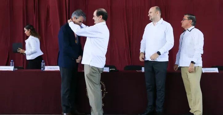 Otorgan medalla Anáhuac de medicina 2023