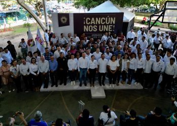 Ana Patricia Peralta escucha a cancunenses en la primera jornada de atención ciudadana