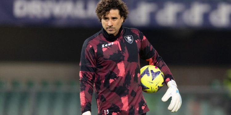 Dejan en la banca a Guillermo Ochoa por jerarquía de Luigi Sepe