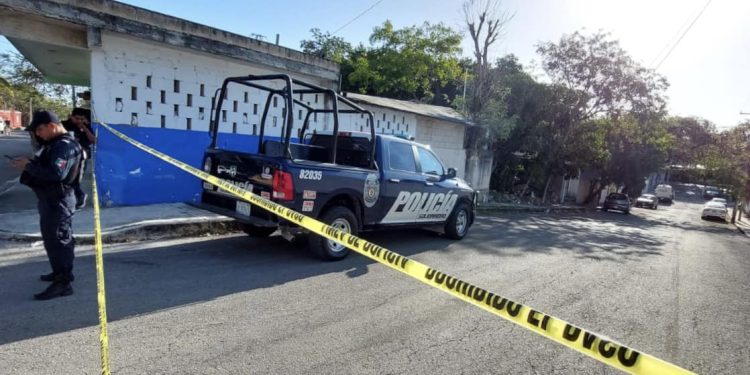 Encuentran cuatro cadáveres en una camioneta en Playa del Carmen