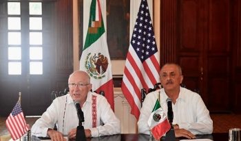Gobernador Carlos Merino y embajador Kenneth Salazar dan seguimiento a la Agenda del Sur Sureste