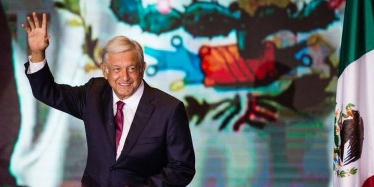 La desaprobación de López Obrador alcanzó el 45% durante el primer mes de este año, el más alto registrado durante su mandato