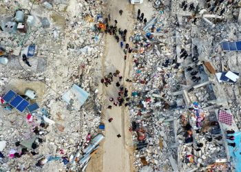 Suman más de 8 mil 800 muertos por terremoto en Siria y Turquía