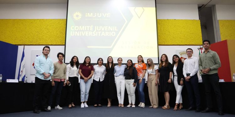 Se instala y toman protesta a los integrantes del Comité Juvenil Universitario, que representan a 15 casas de estudio de Cancún