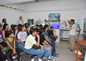 La FPMC recibió a los “Guardianes del Mar de Cozumel” en el laboratorio de corales