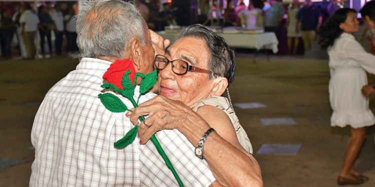 Con increíble noche de baile “Una Cana al Aire” celebra FPMC 36 aniversario