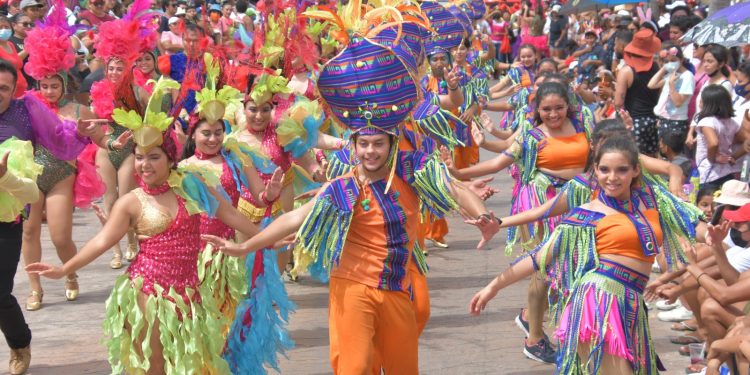 La FPMC invita al “Domingo de Comparsas” 19 años de tradición carnavalera