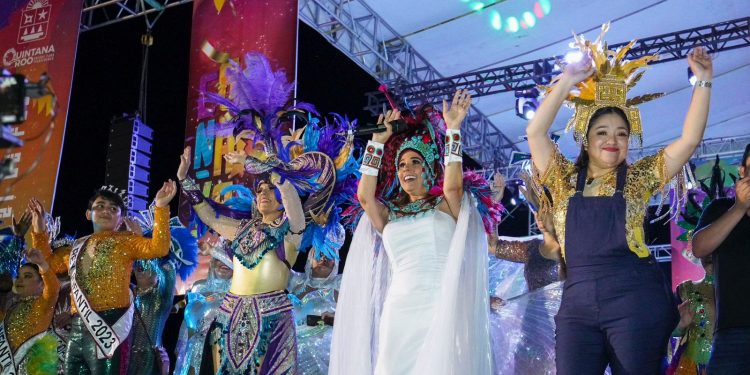 Mara Lezama encabeza colorido y familiar Carnaval Chetumal 2023